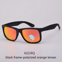 Black-polarized red mirror