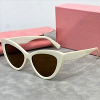 M6142-White