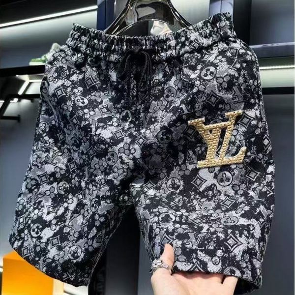 High end fashion embroidered casual sports shorts for men trendy new style for the summer of 2026 designed for use on the beach 0899