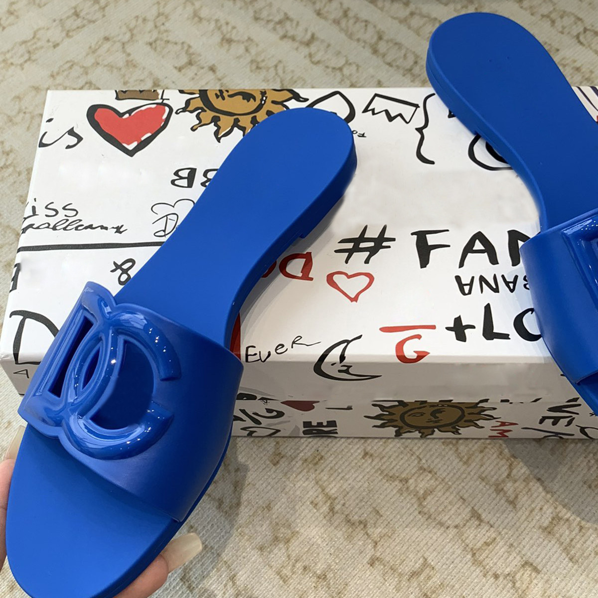 Luxury Designers Slipper Woman 2025 Summer Sandals Beach Slides Women Slippers Ladies Flip Flops Sandales Et Pantoufles Pour Femmes